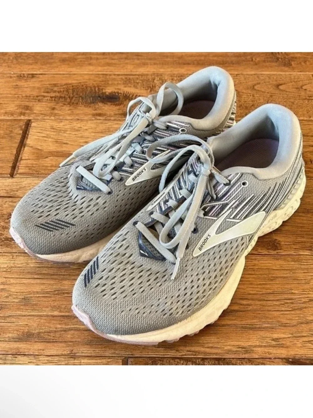 Brooks Adrenaline GTS 19 Road Running Shoes Gray White Womens Size 9.5